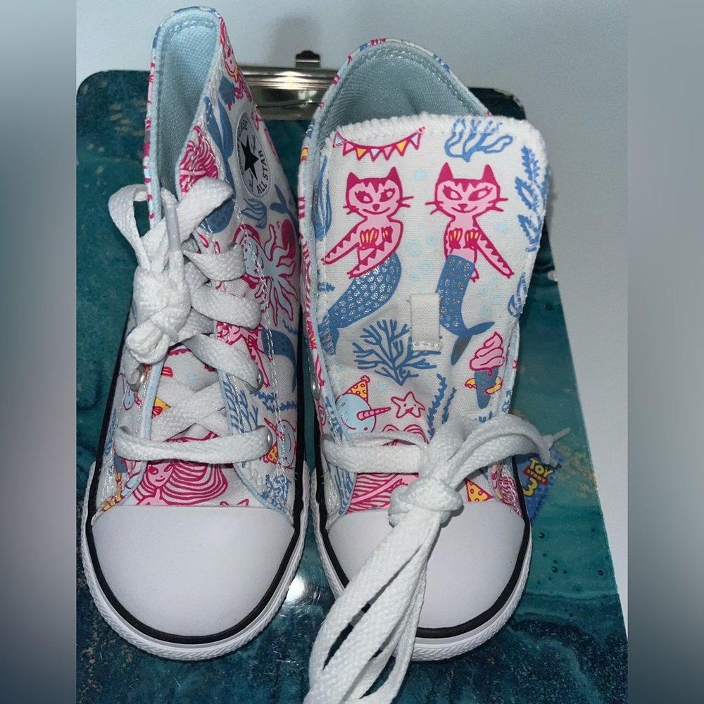 Infant converse size 10 new never worn